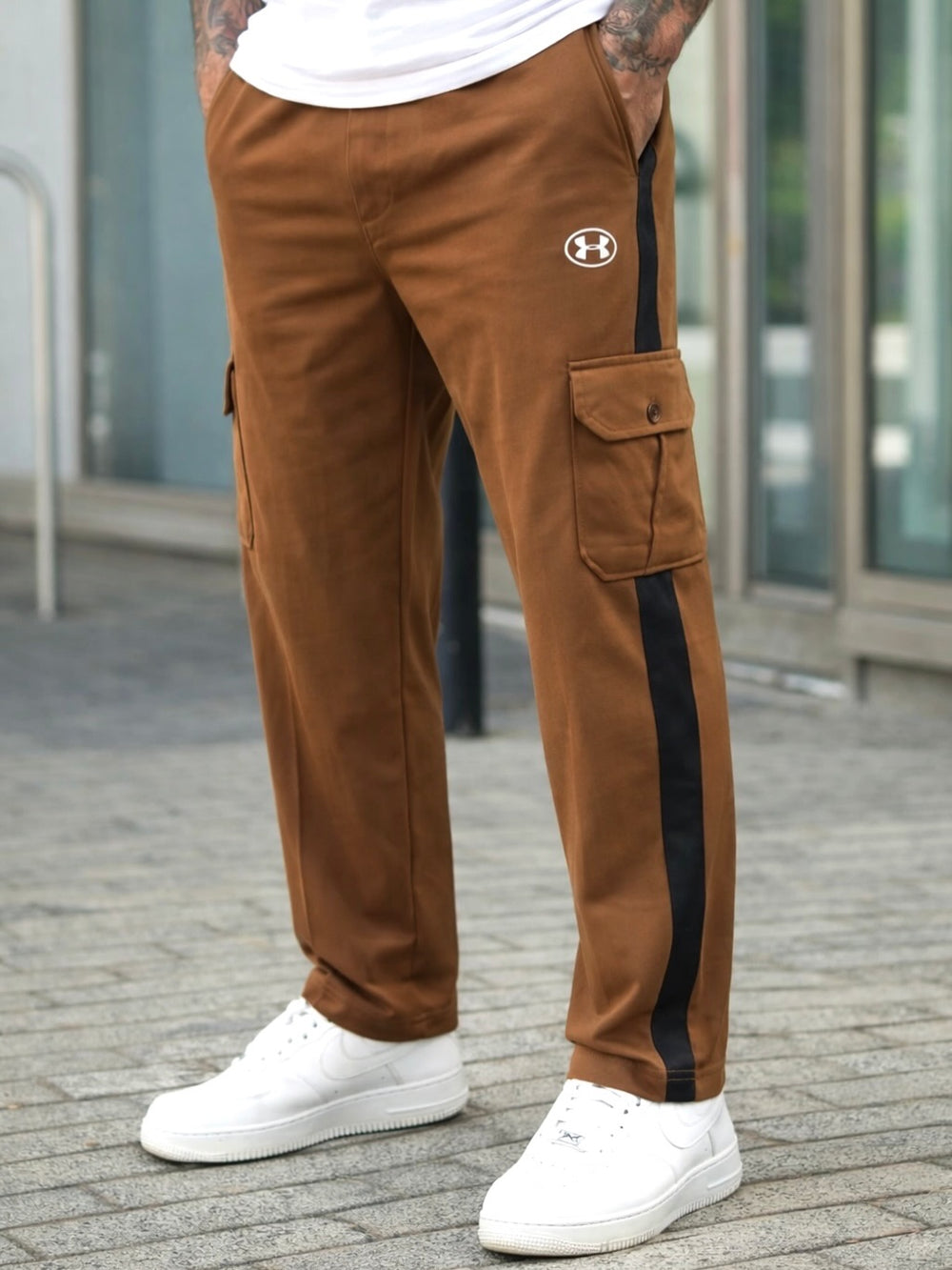 THE DYNAMIC FIT TROUSER-BROWN