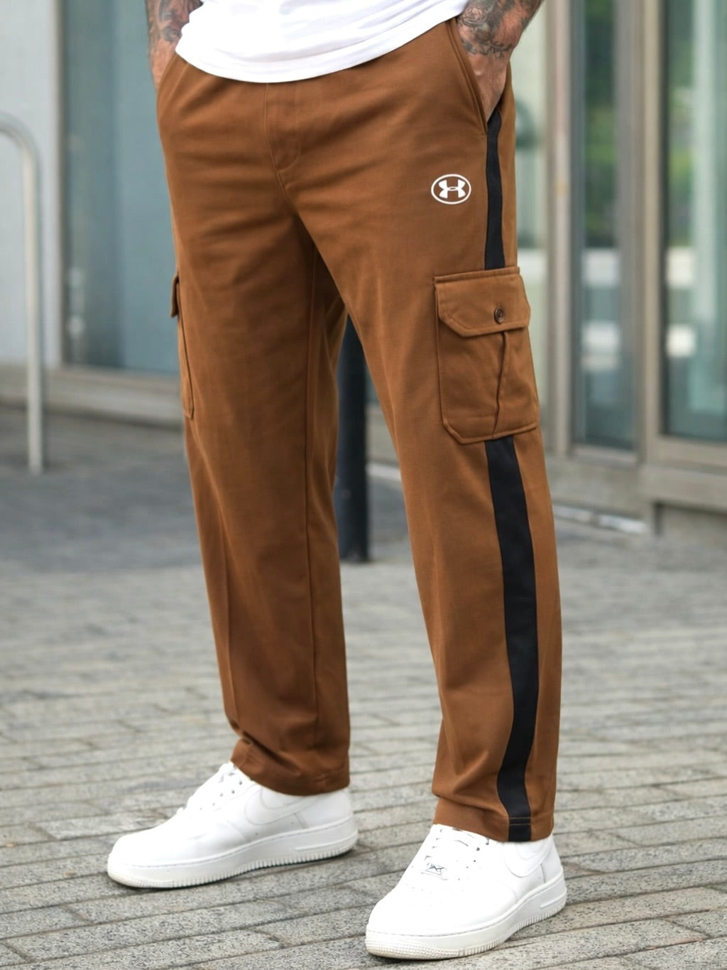 THE DYNAMIC FIT TROUSER-BROWN