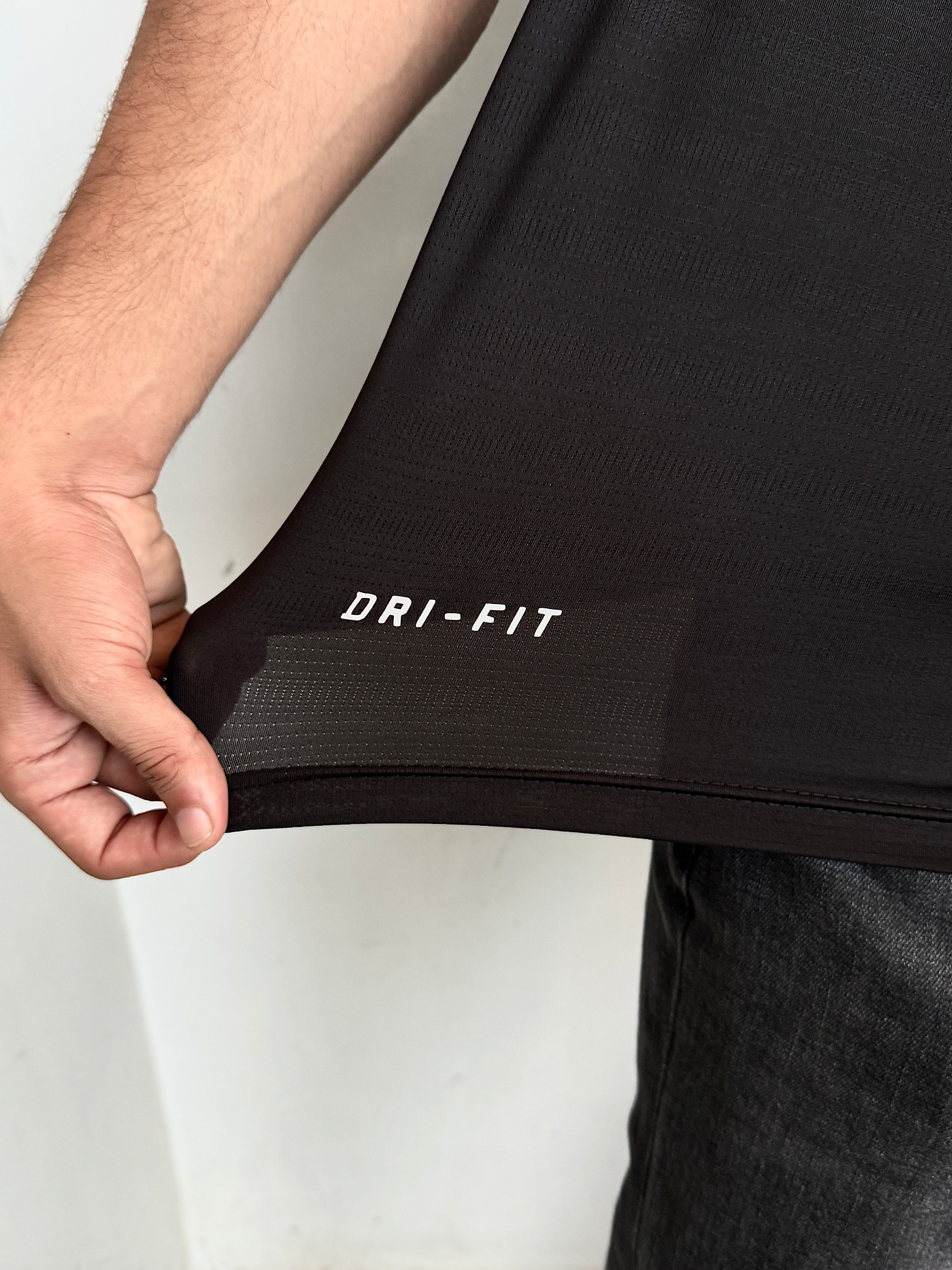 DURABLE LONG-LASTING STRETCHABLE SHIRT-BLACK