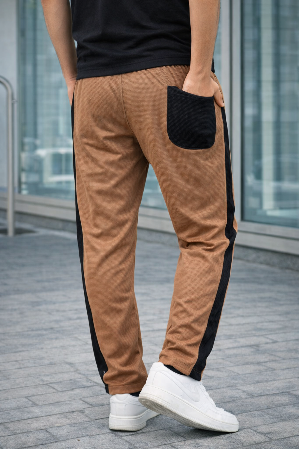 THE BRONZE FIT TROUSER-BROWN