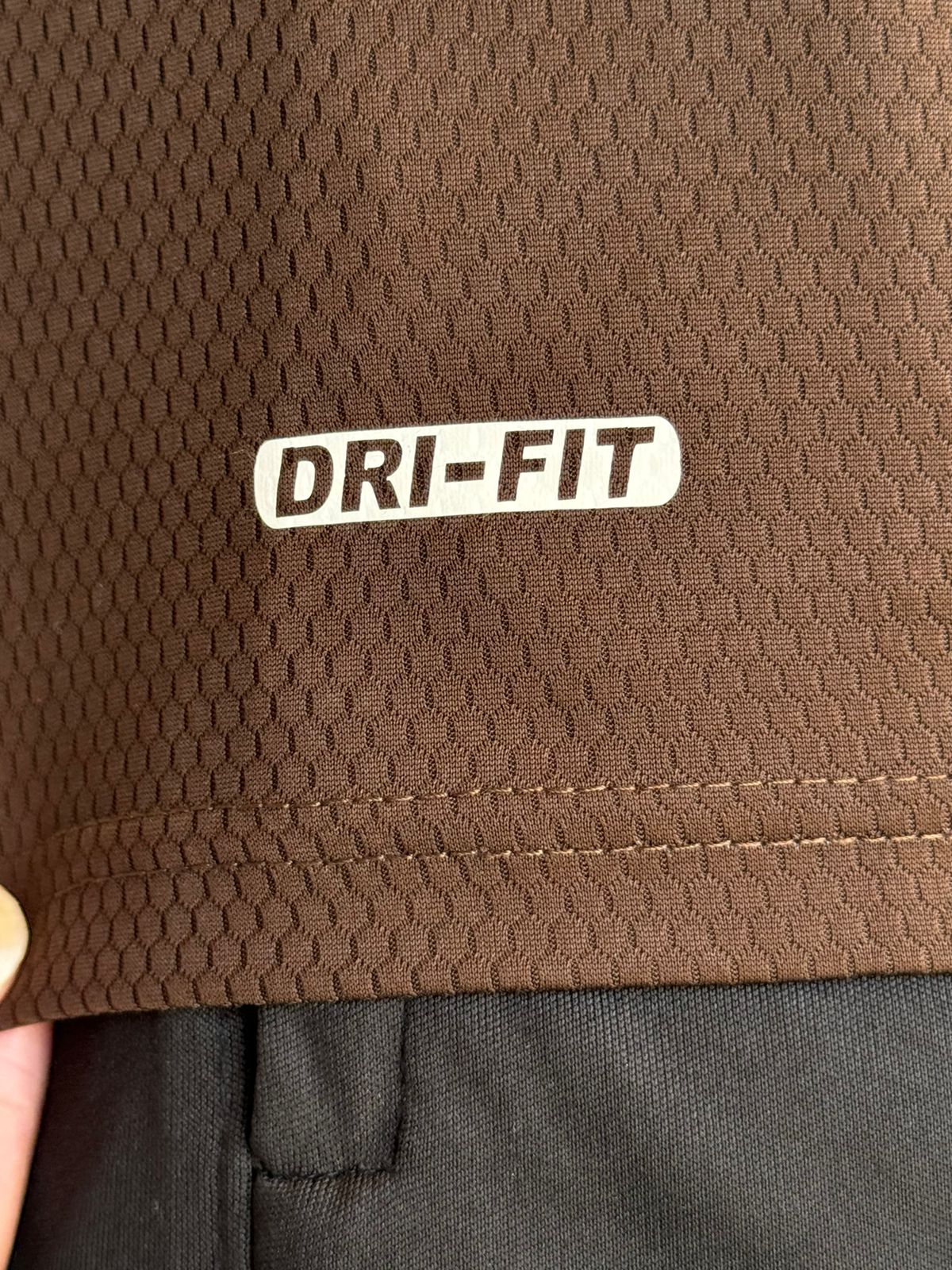 SMOOTH FLEX T-SHIRT WITH UNIQUE HALF SLEEVES DESIGN - BROWN